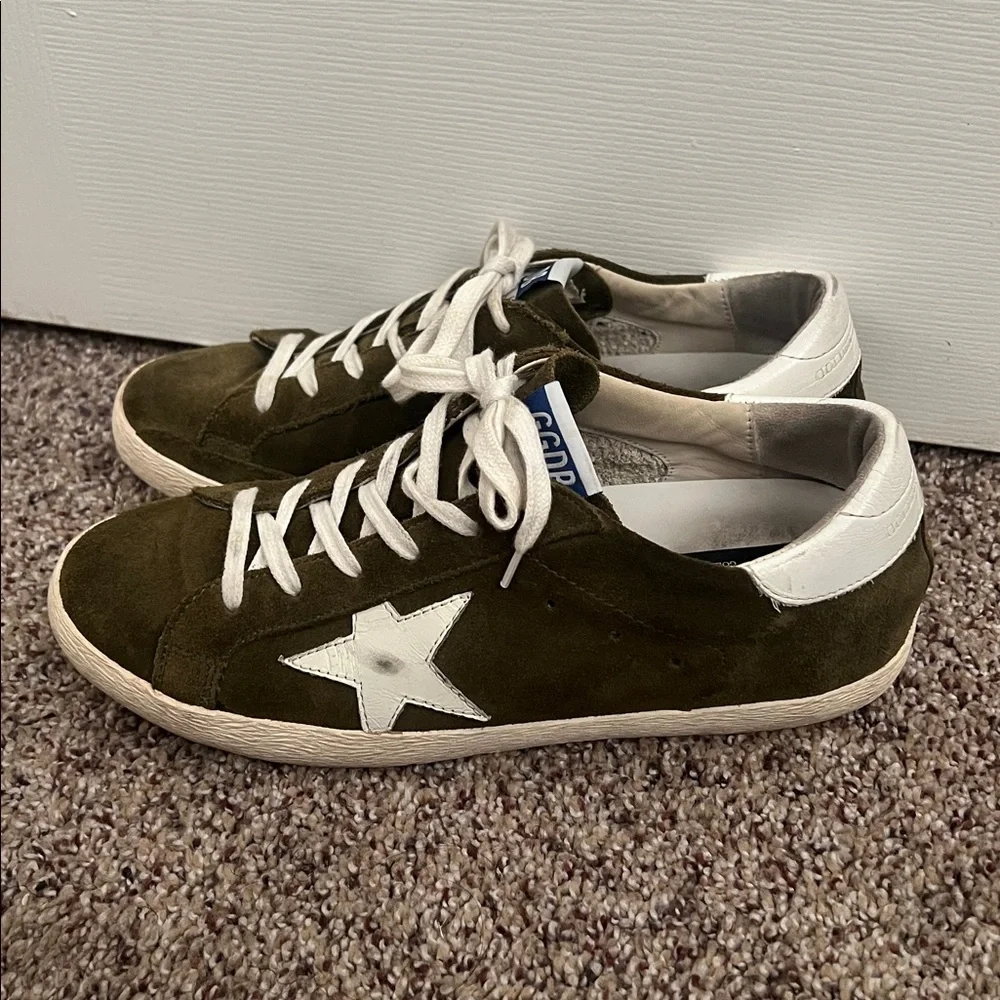 Women’s Golden Goose Sneakers - Picture 3 of 6